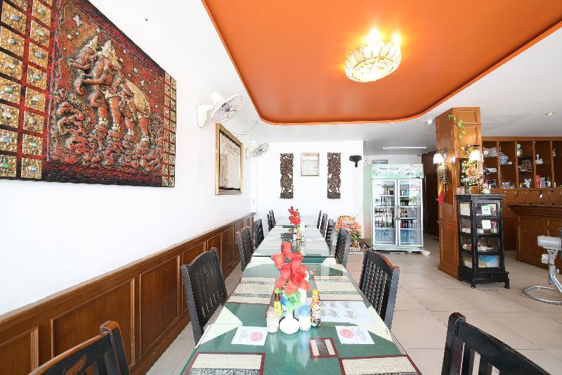 Oyo 126 Station House Hotel Patong
